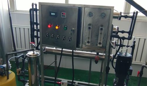 打造纯净与安全双防线 食品饮料行业净水设备与安防设备销售指南